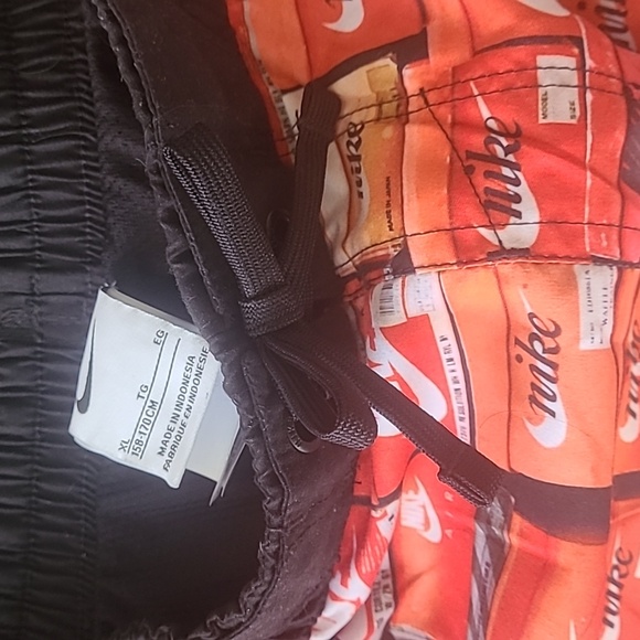 Nwt Nike Boys Swim trunks size XL - Picture 2 of 4
